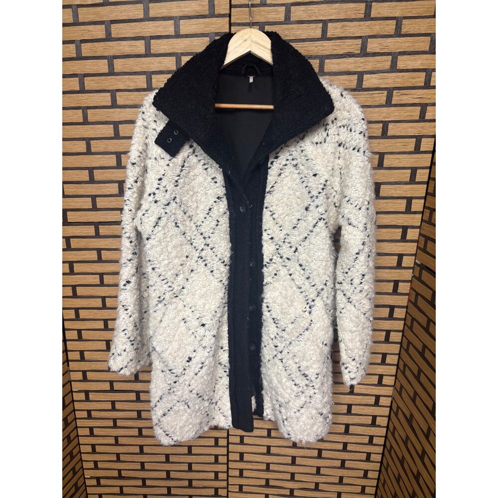 Free People White And‎ Black Boucle Coat Size XS